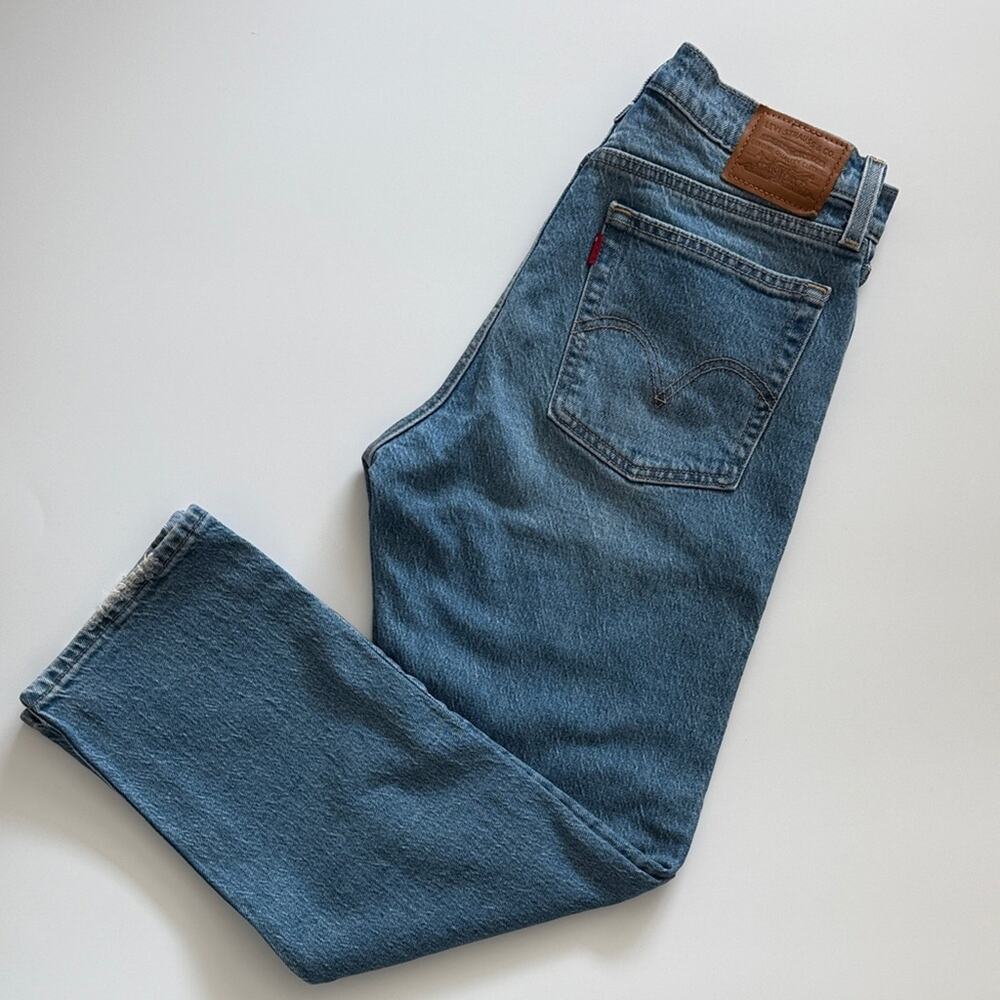 LEVI’S wedgie straight jeans light wash size 27